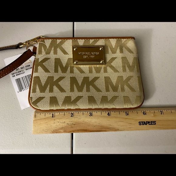 MICHAEL KORS SMALL BEIGE VANILLA JET SET WRISTLET POUCH NEW WITH TAGS - Picture 4 of 9